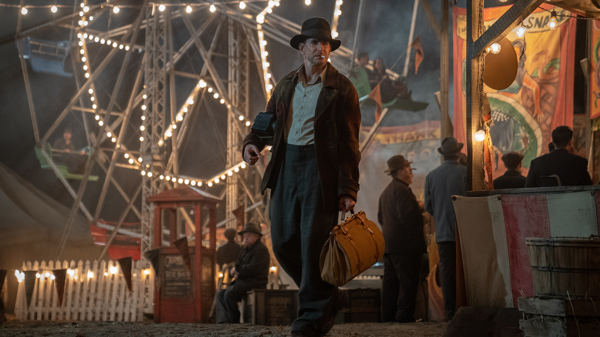 Travelling Circuses and Tarot Cards: How Nightmare Alley Revitalises Film Noir 