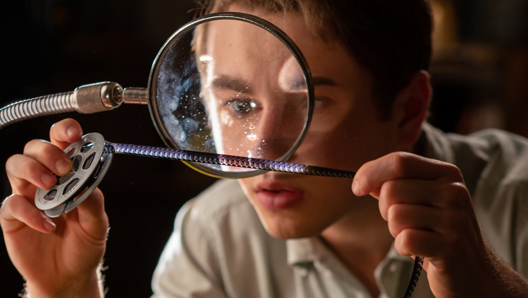 THE FABELMANS REVIEW: STEVEN SPIELBERG’S TWINKLY-EYED SELF-PORTRAIT